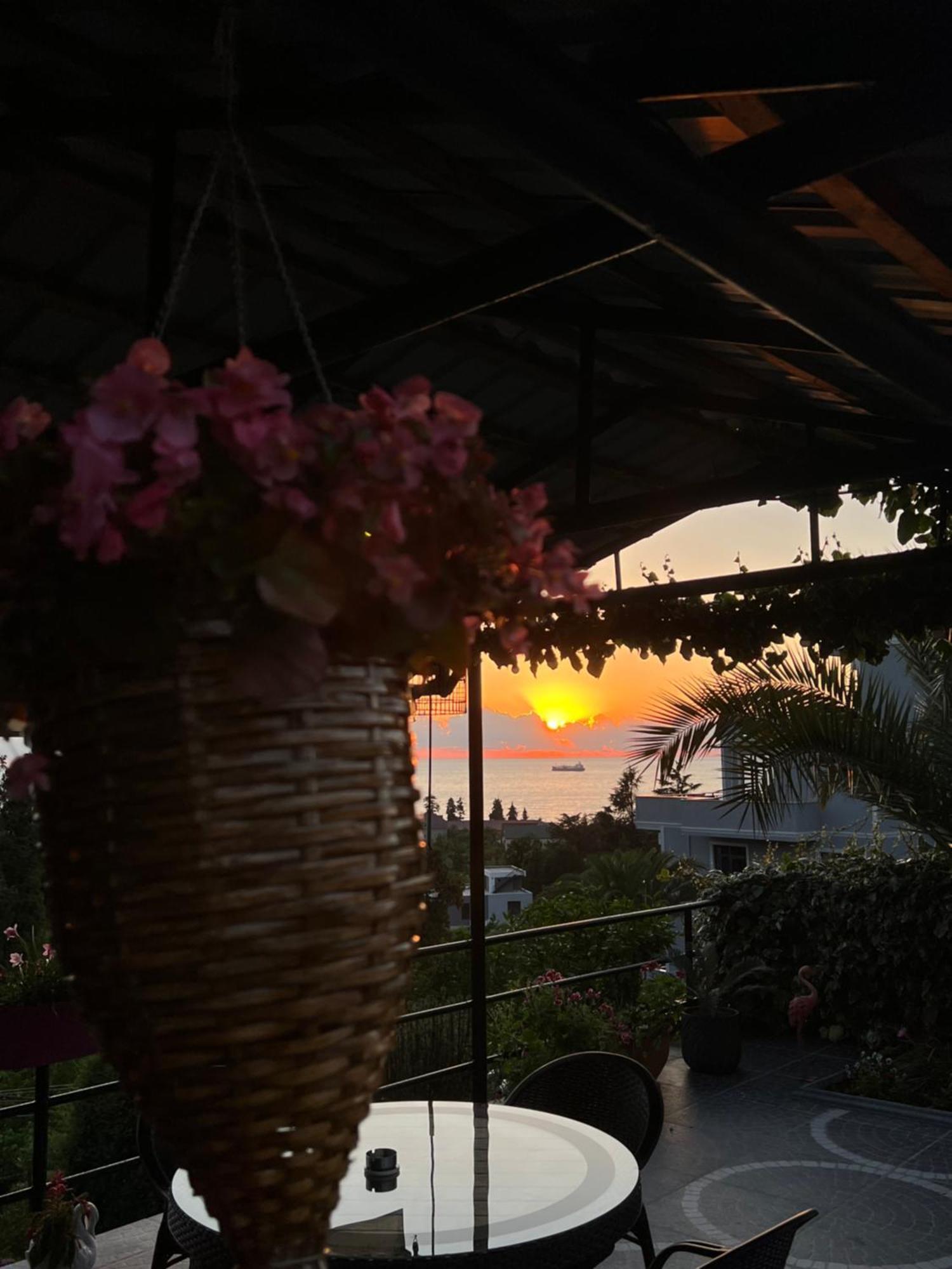 Kemeni Garden Hotell Batumi Eksteriør bilde